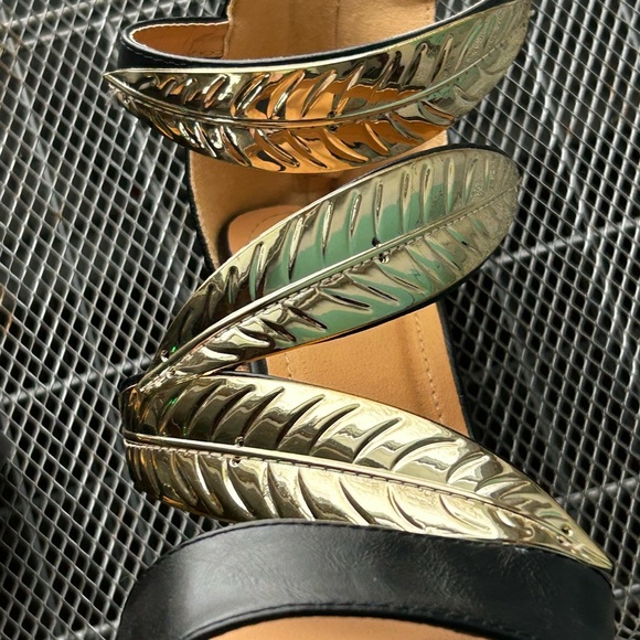 Size 8 Gold and black Charming Lady heels - Picture 7 of 11